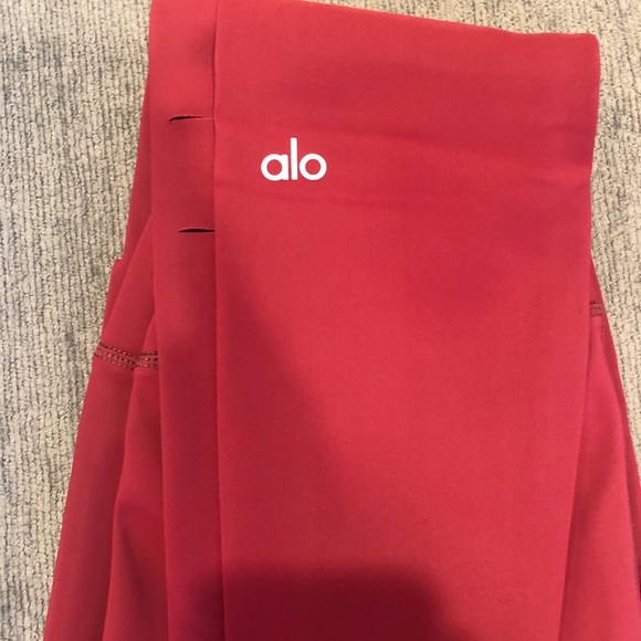 ALO Yoga Ripped Warrior Legging XS Red - Picture 2 of 4
